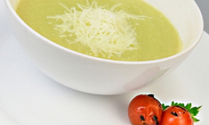 Supa crema de dovlecei cu parmesan